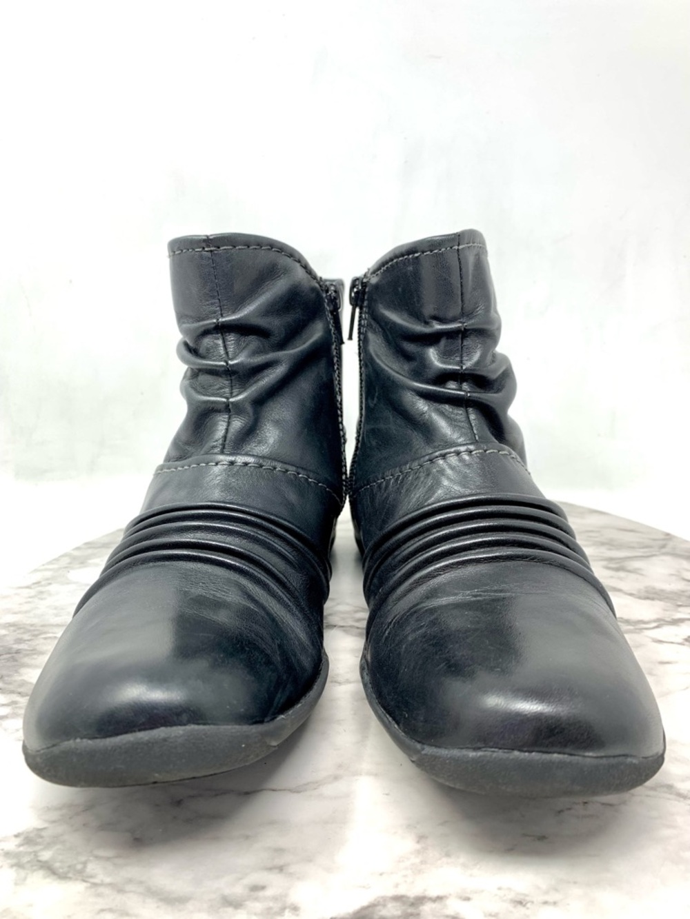 Clarks Kessa Mabel Black Leather Ruched Button Ankle Booties 8 Lagenlook Artsy - Picture 4 of 16